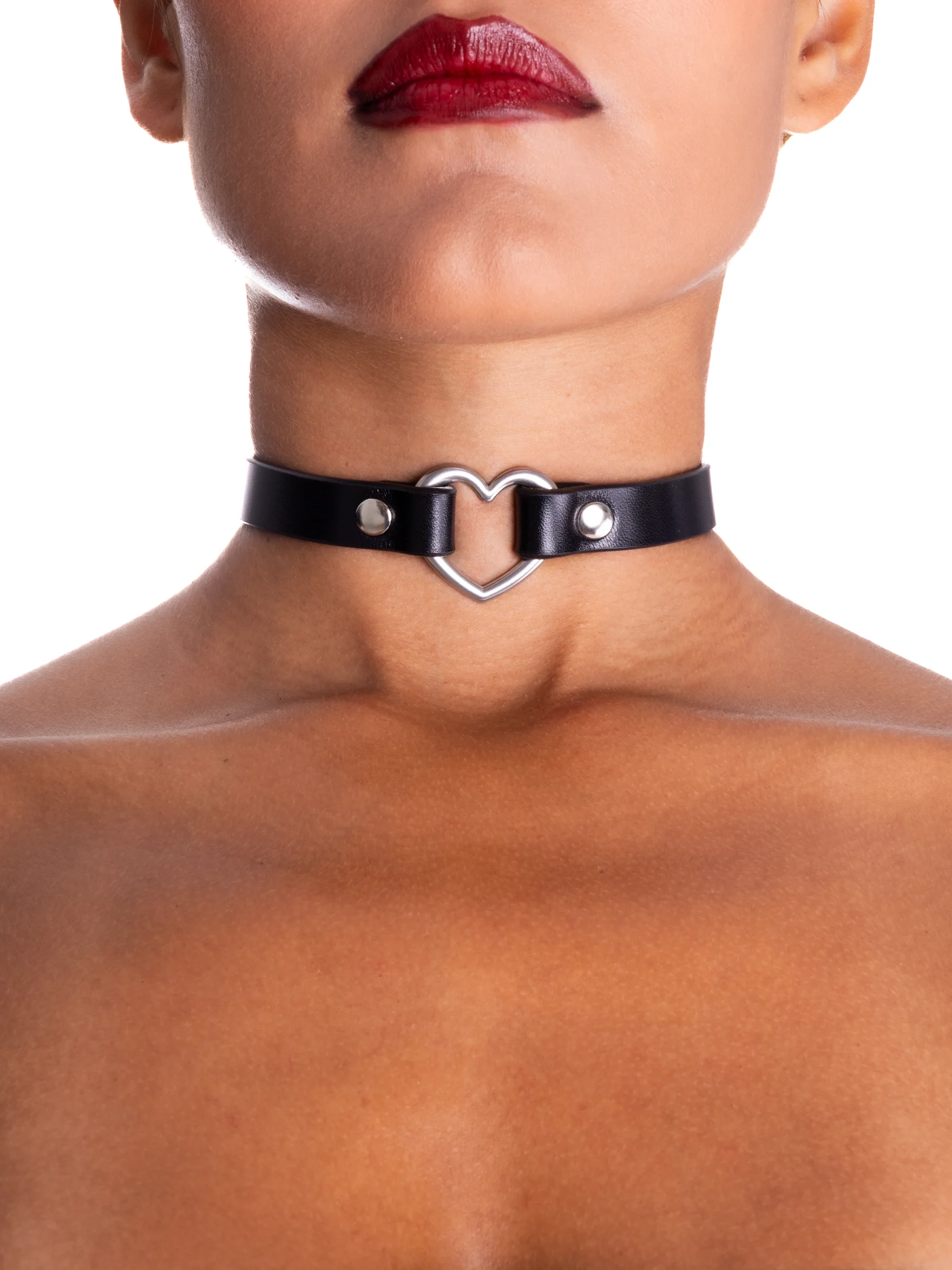Woman wearing a gothic choker with a heart in the middle
